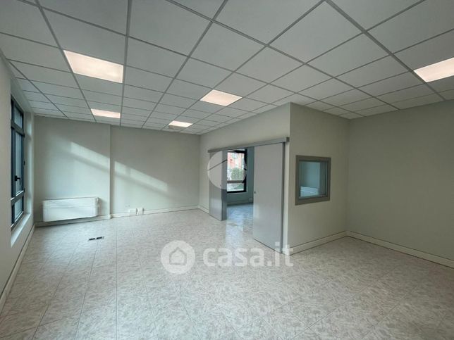 Ufficio in commerciale in Via Bianzana