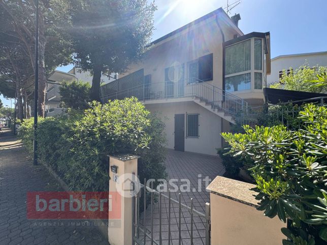 Casa bi/trifamiliare in residenziale in Viale G. Paisiello 2