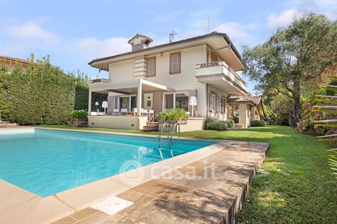 Villa in residenziale in Via Lorenzo Giglioli 40