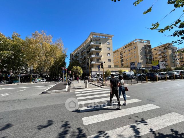 Attivitã /licenza (con o senza mura) in commerciale in Via Tuscolana
