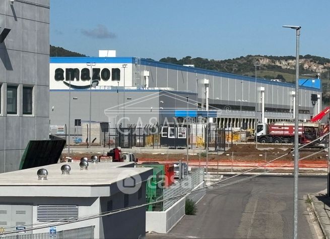 Capannone in commerciale in Via del Progresso