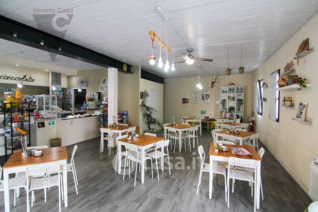 Attivitã /licenza (con o senza mura) in commerciale in Via Gauslino