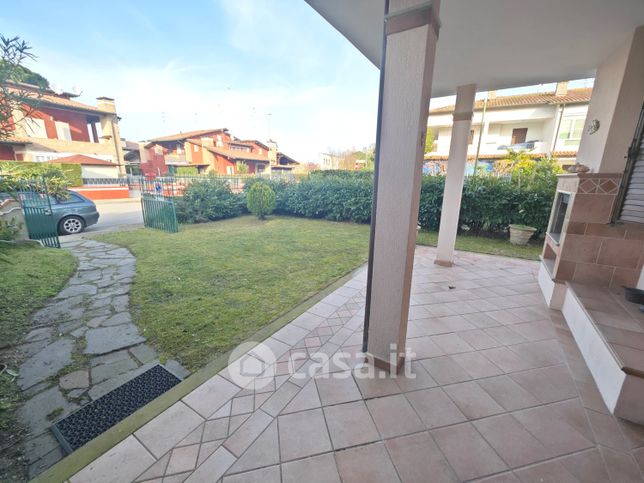 Casa bi/trifamiliare in residenziale in Via Monte San Michele 33
