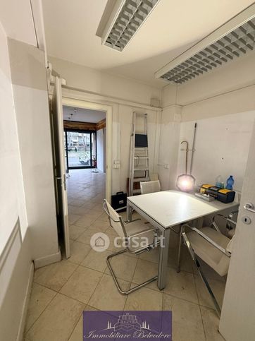 Negozio/locale commerciale in commerciale in Via Stefano Buonsignori