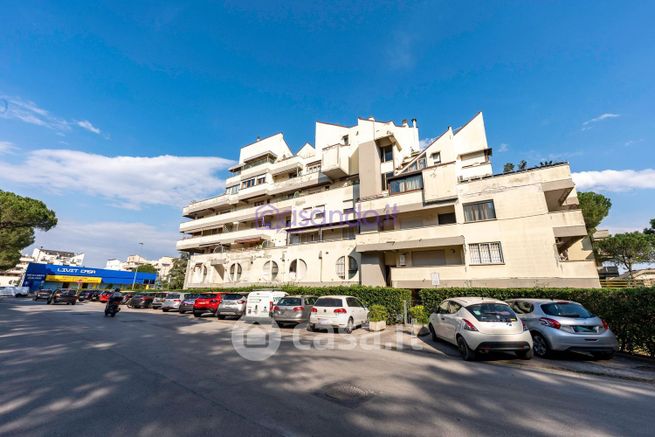 Appartamento in residenziale in Via Adolfo Omodeo 4