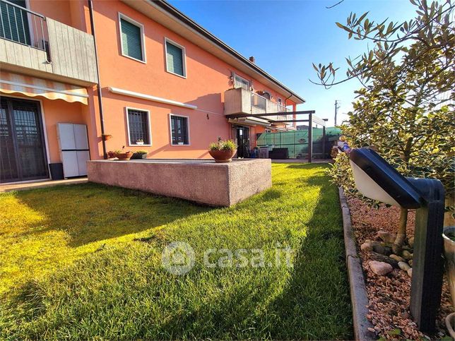 Appartamento in residenziale in Via dei Peschi 343