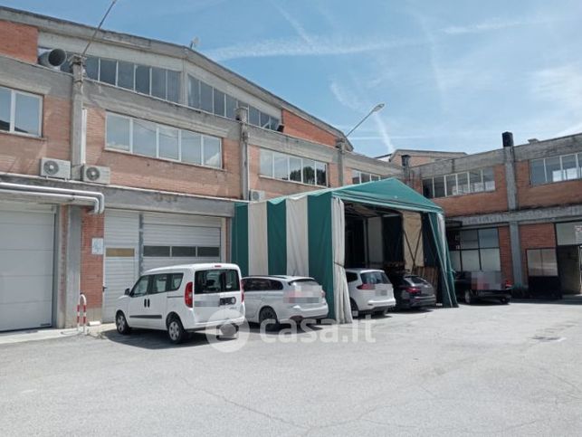 Capannone in commerciale in Contrada Campiglione