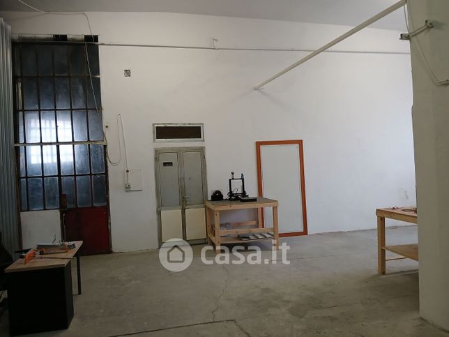 Capannone in commerciale in Via F. Magellano