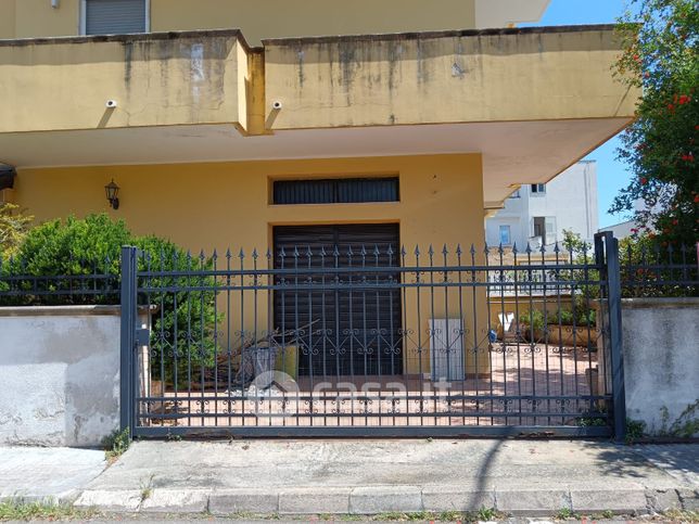 Box/posto auto in residenziale in Via Niccolò Piccinni 27