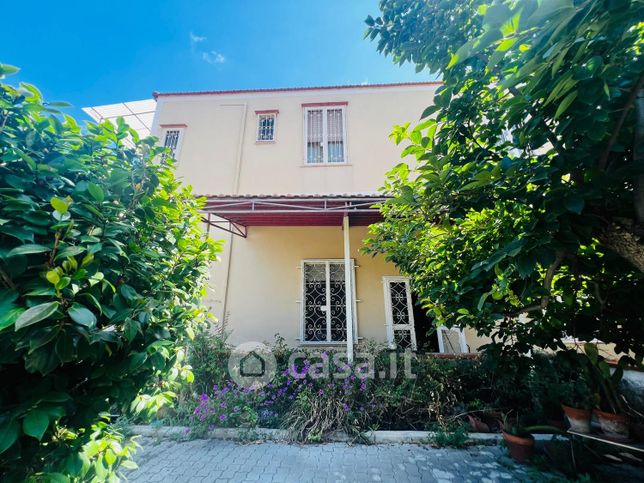 Casa bi/trifamiliare in residenziale in Via Torretta Fiorillo