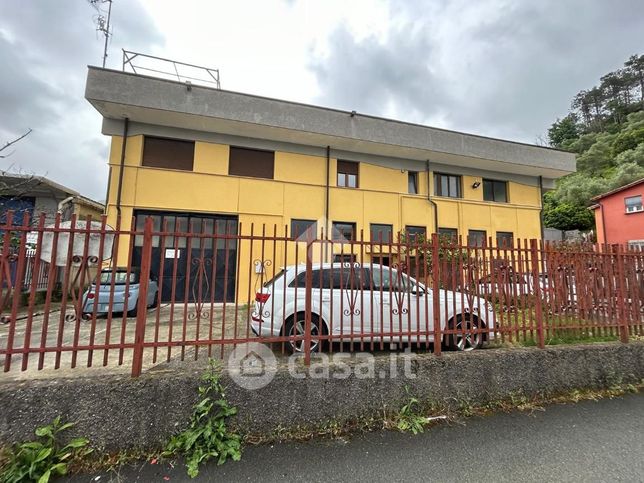 Capannone in commerciale in Via Tangoni