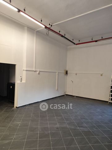 Attività/licenza (con o senza mura) in commerciale in Piazza Innocenzo Vigliardi Paravia 7