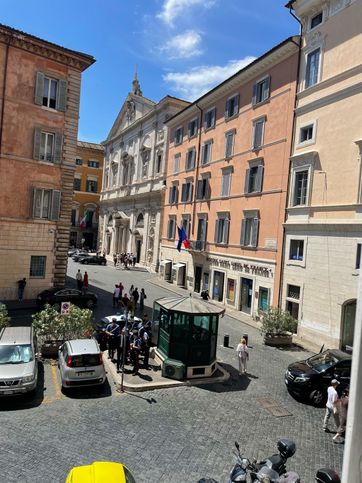 Ufficio in commerciale in Via della Scrofa