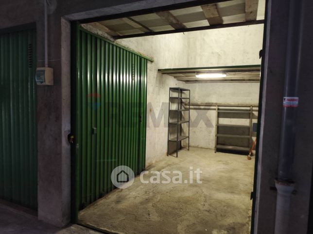 Box/posto auto in residenziale in Via G. Amati 115A