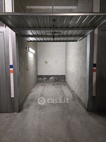 Box/posto auto in residenziale in Via Gaetano Donizetti