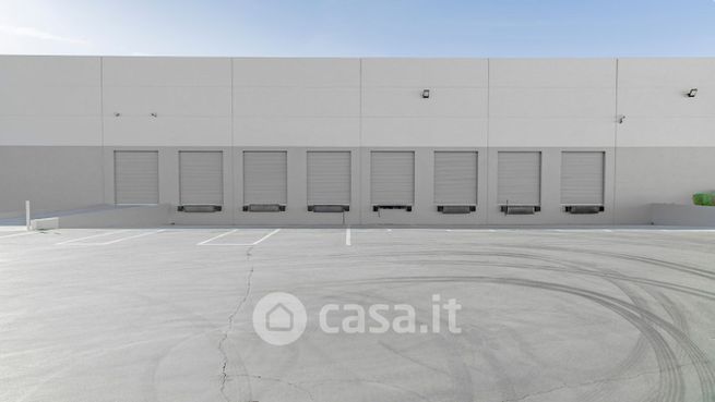 Capannone in commerciale in Viale del Lavoro