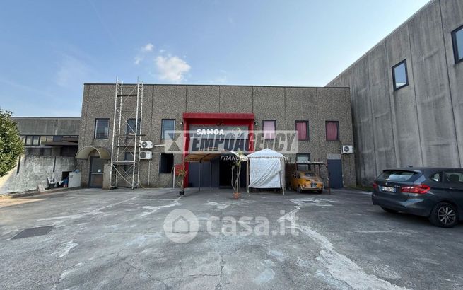 Capannone in commerciale in Via Po 154