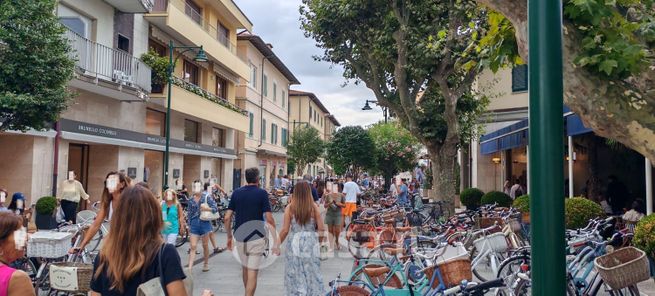 Negozio/locale commerciale in commerciale in Via Giuseppe Spinetti