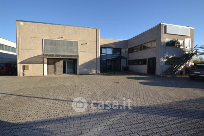 Capannone in commerciale in Via Guido Rossa