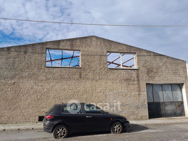 Capannone in commerciale in Via Industriale 1