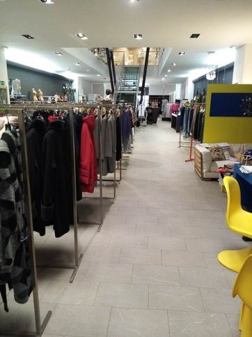 Capannone in commerciale in