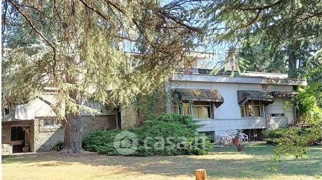 Villa in residenziale in Via J. Kennedy 14