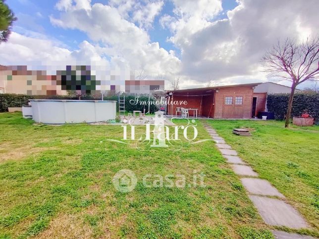 Casa bi/trifamiliare in residenziale in Via Modda 119