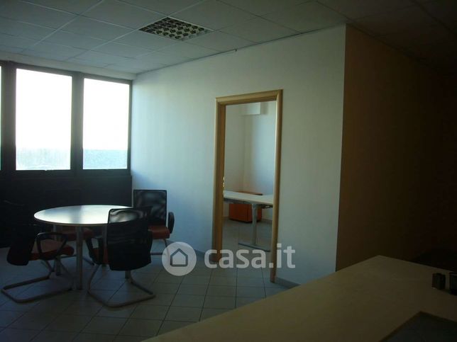 Ufficio in commerciale in 