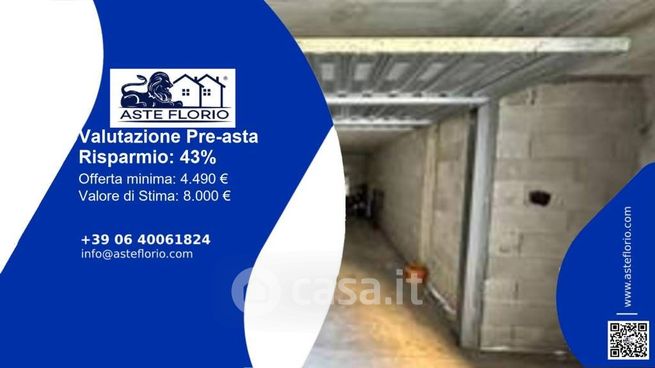 Box/posto auto in residenziale in Via E. de Amicis 23