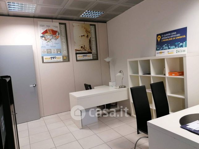 Ufficio in commerciale in 