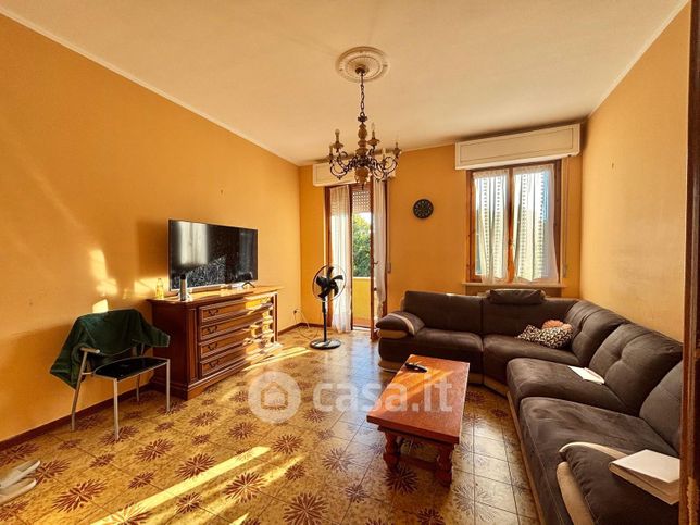 Appartamento in residenziale in Viale Montegrappa
