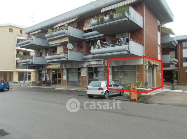 Ufficio in commerciale in Via Papa Giovanni XXIII 69
