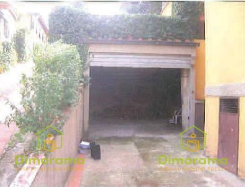 Garage/posto auto in residenziale in Via Petrognano 98