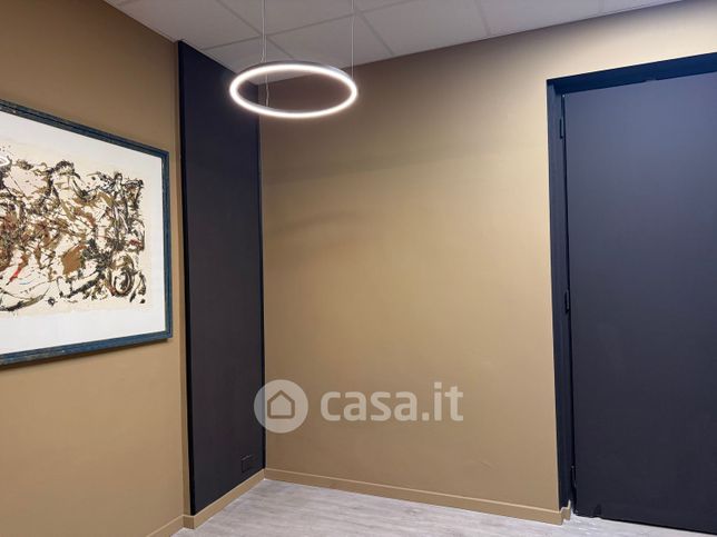 Negozio/locale commerciale in commerciale in Via Madama Cristina 115