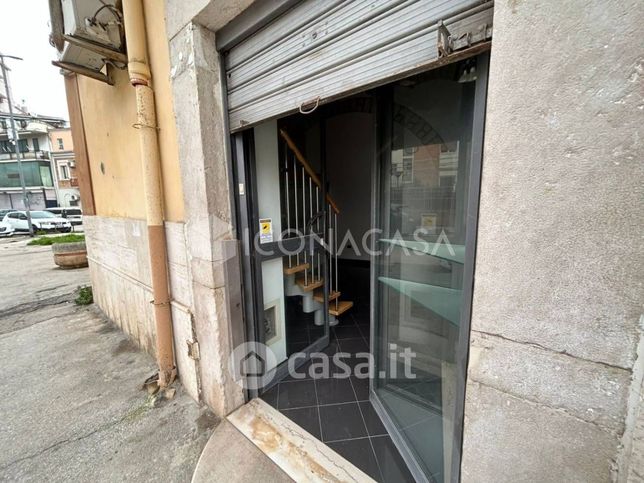 Ufficio in commerciale in Via Tiro a Segno 1