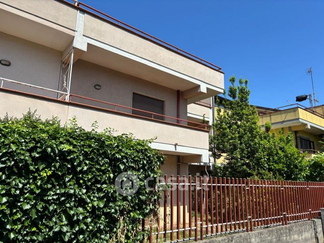 Villetta a schiera in residenziale in Via Francesco Longo 12