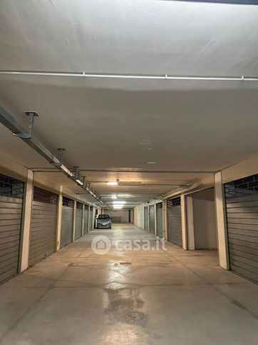 Box/posto auto in residenziale in Via Cirigliano 200