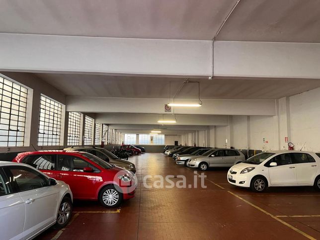 Garage/posto auto in residenziale in Via Lazzaro Spallanzani 16 -a