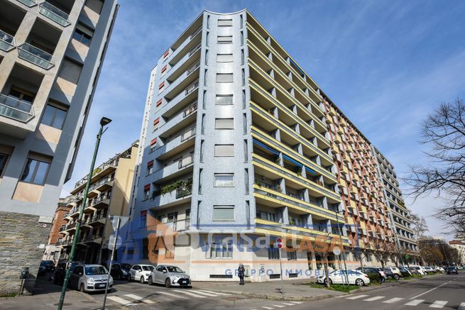 Negozio/locale commerciale in commerciale in Corso Massimo d'Azeglio 106