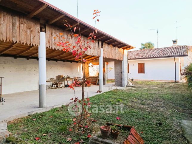 Casa indipendente in residenziale in 