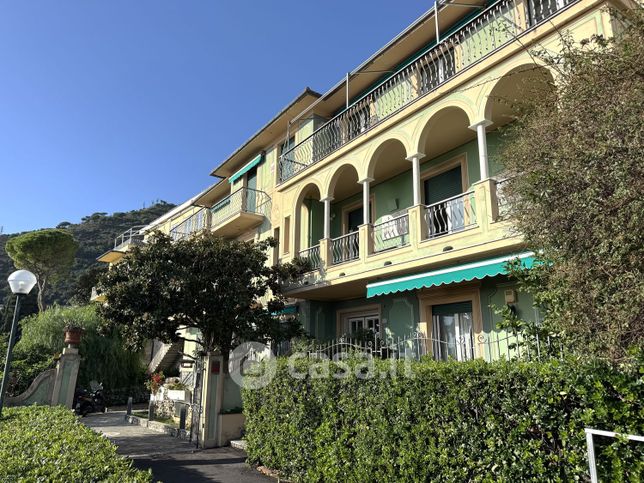 Appartamento in residenziale in Salita Madonnetta di Nervi 4 -A