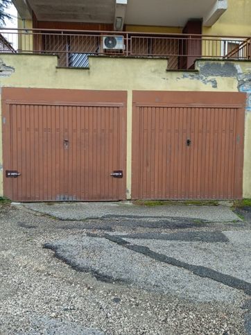 Garage/posto auto in residenziale in Via della Portella