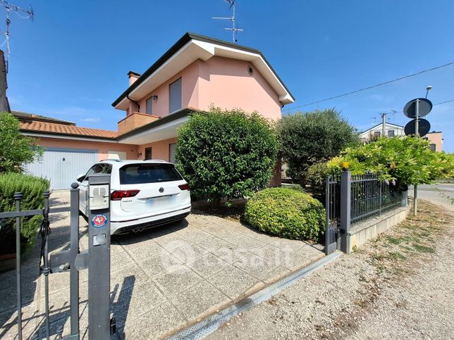 Casa bi/trifamiliare in residenziale in Viale dei Mille 205
