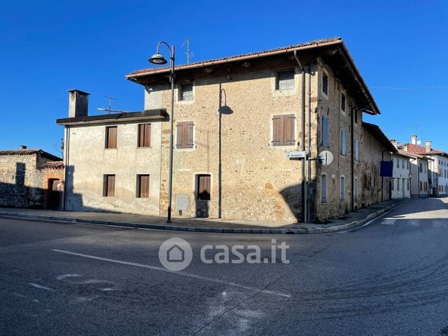 Rustico/casale in residenziale in Via Aldo Grazzolo 2