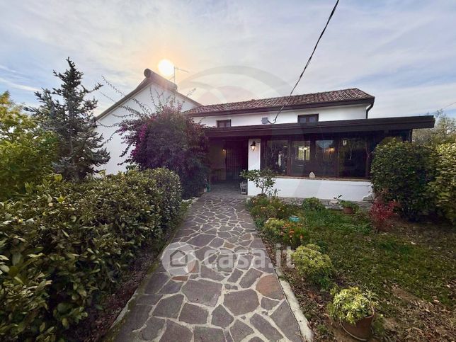Villa in residenziale in 