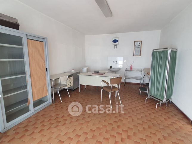 Ufficio in commerciale in 