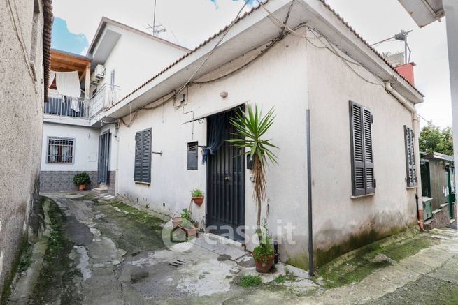Casa indipendente in residenziale in Via Santa Teresa 205