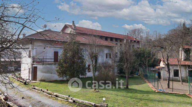 Rustico/casale in residenziale in Via Pietro Maffei 100