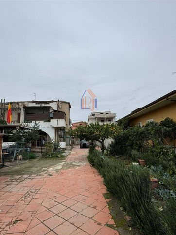 Casa indipendente in residenziale in Via Saverio de Fiore 30