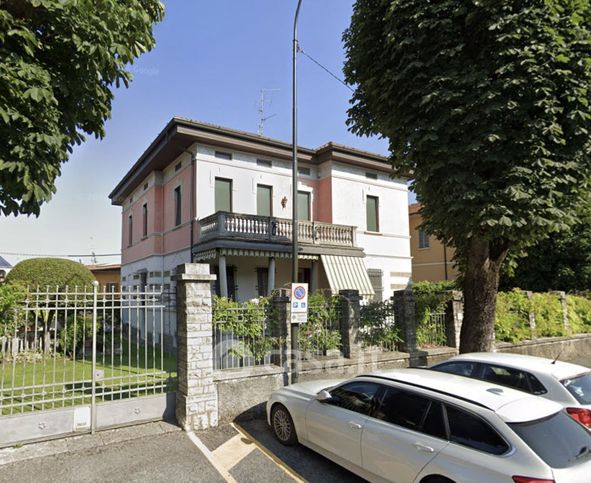 Villa in residenziale in Viale Giacomo Matteotti 9